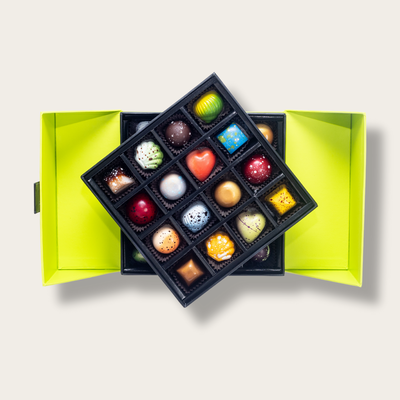 32 Piece Signature Gift Box